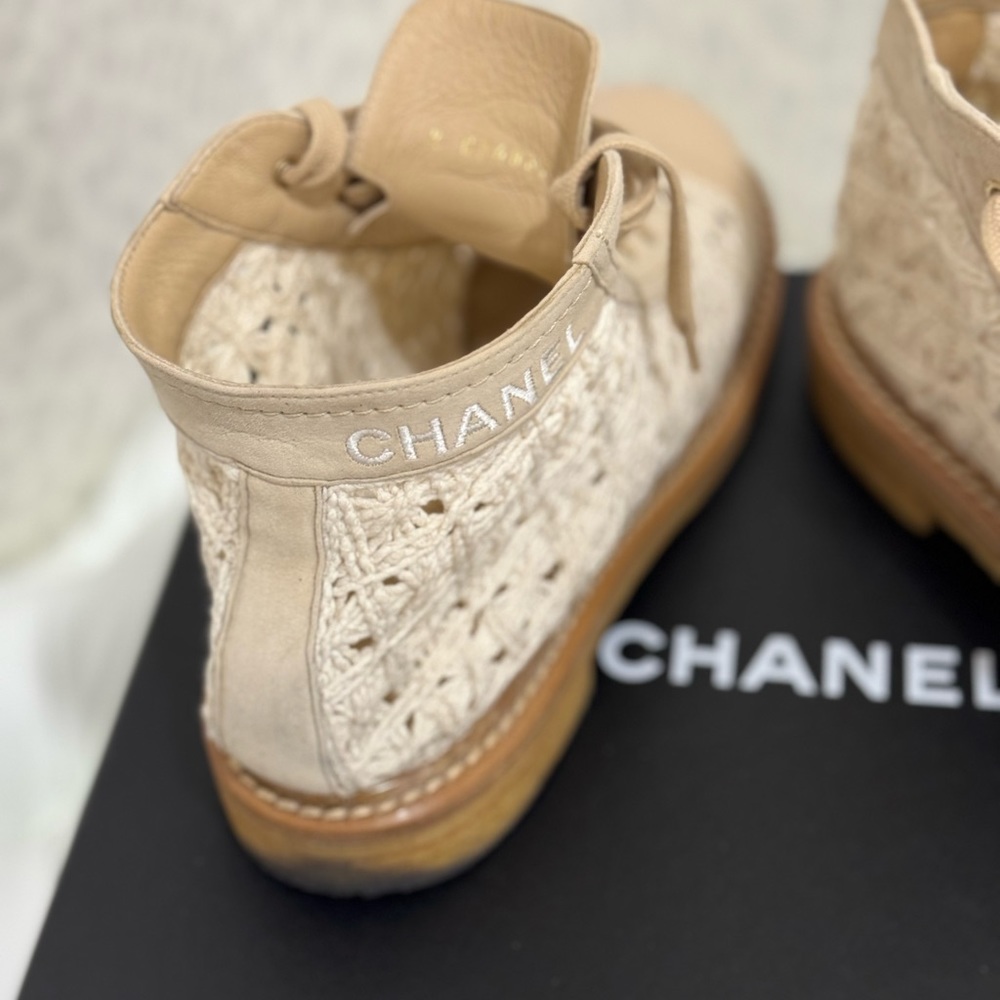 CHANEL - Picture 6 of 6